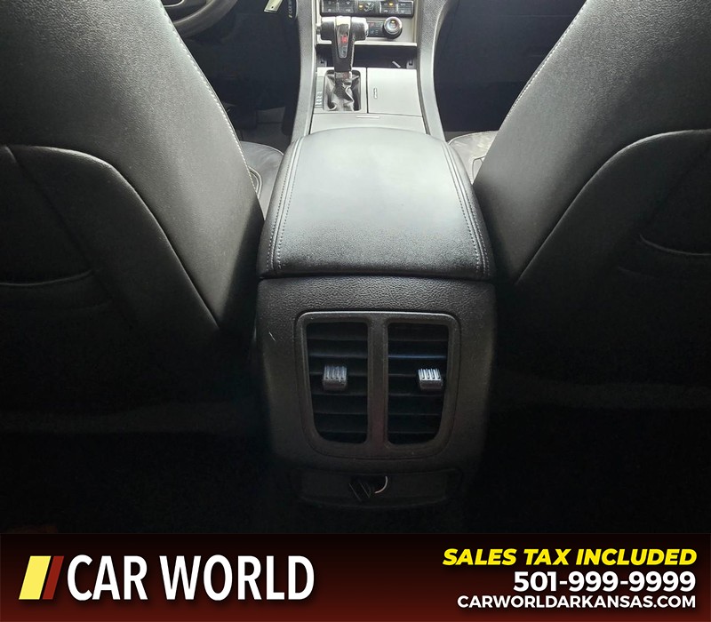 Ford Taurus Vehicle Full-screen Gallery Image 20