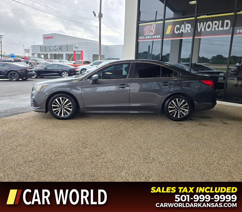 Subaru Legacy Vehicle Full-screen Gallery Image 4