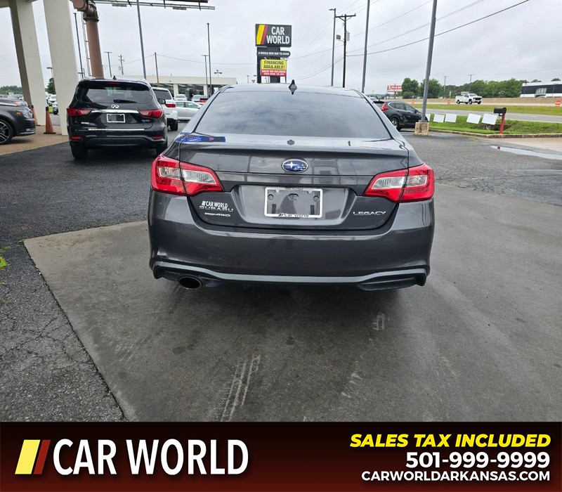 Subaru Legacy Vehicle Full-screen Gallery Image 5