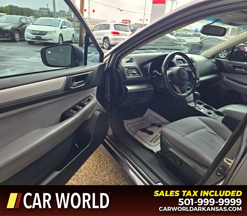 Subaru Legacy Vehicle Full-screen Gallery Image 7
