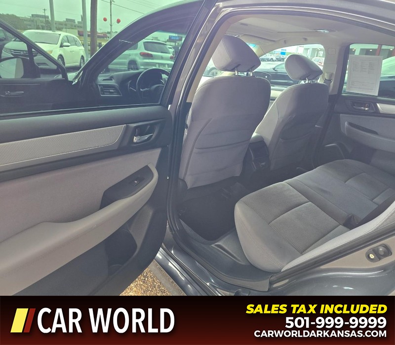 Subaru Legacy Vehicle Full-screen Gallery Image 9