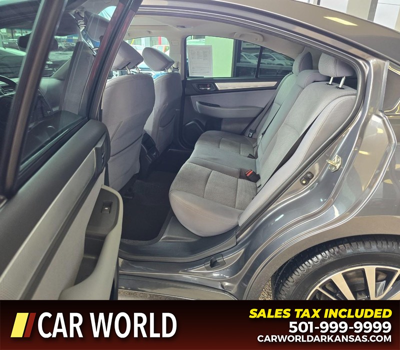 Subaru Legacy Vehicle Full-screen Gallery Image 10