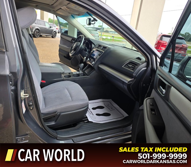 Subaru Legacy Vehicle Full-screen Gallery Image 11