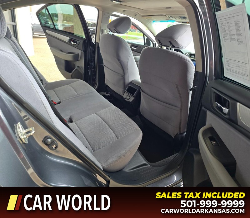 Subaru Legacy Vehicle Full-screen Gallery Image 12