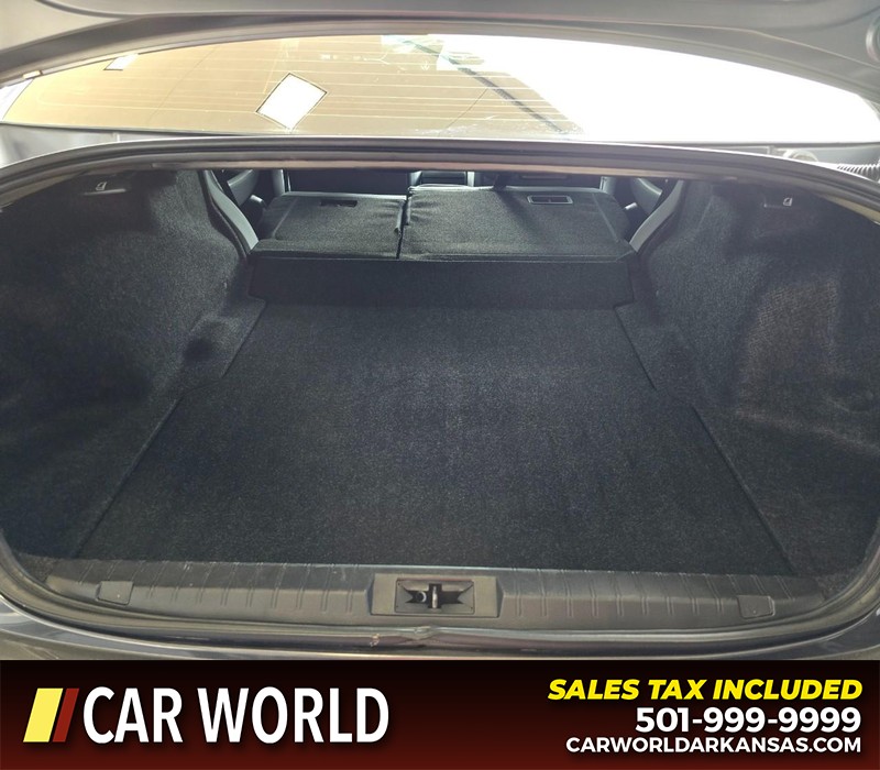 Subaru Legacy Vehicle Full-screen Gallery Image 14