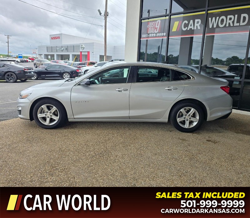 Chevrolet Malibu Vehicle Full-screen Gallery Image 4