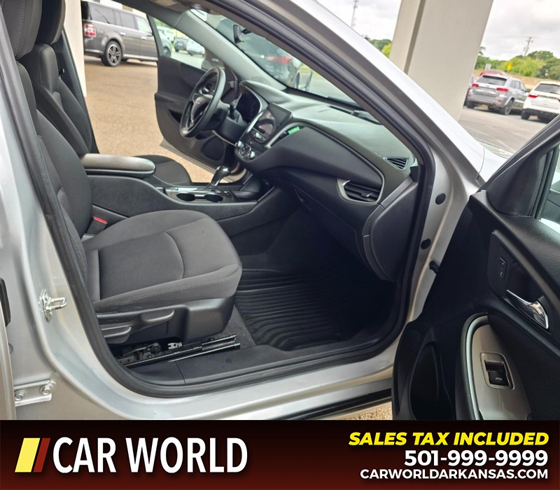 Chevrolet Malibu Vehicle Full-screen Gallery Image 11