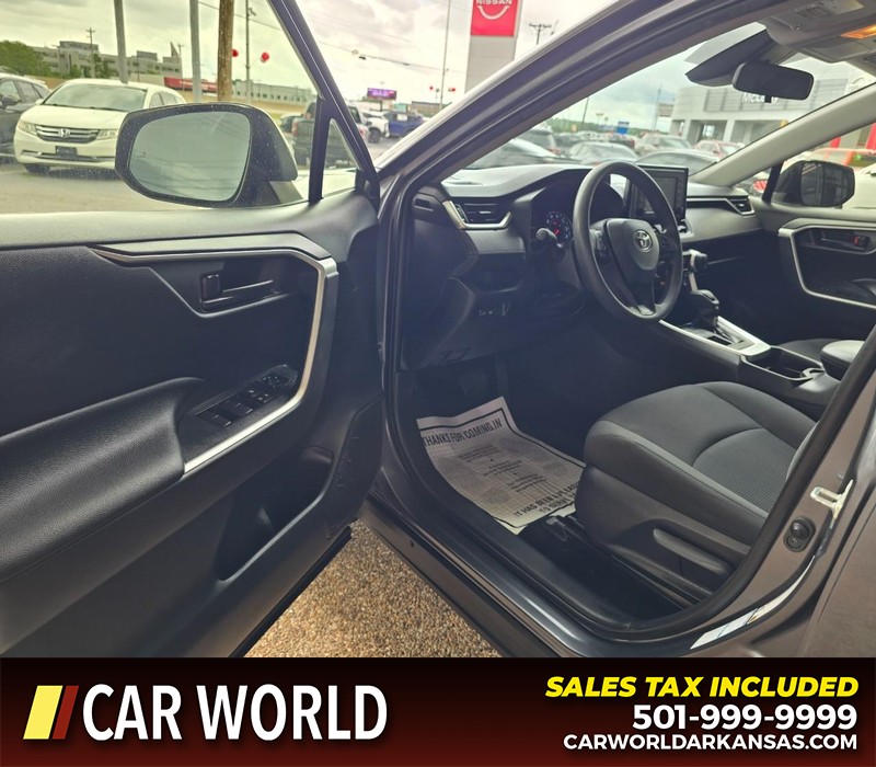 Toyota RAV4 Vehicle Full-screen Gallery Image 7