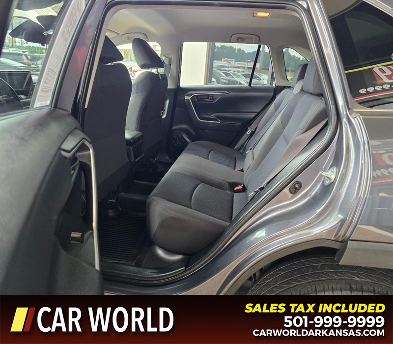 Toyota RAV4 Vehicle Full-screen Gallery Image 10