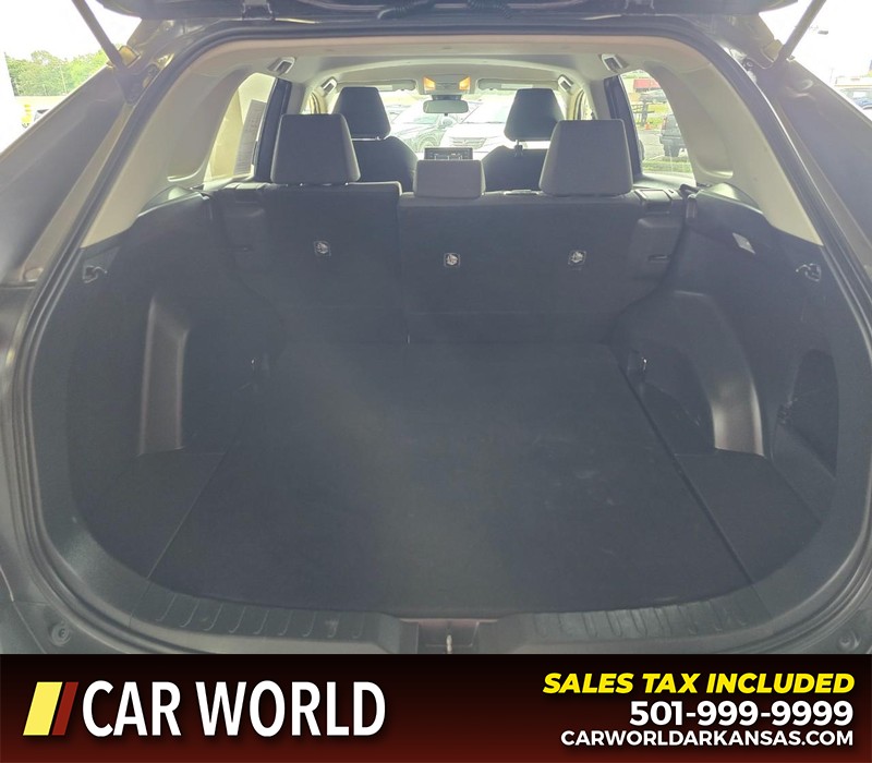 Toyota RAV4 Vehicle Full-screen Gallery Image 13