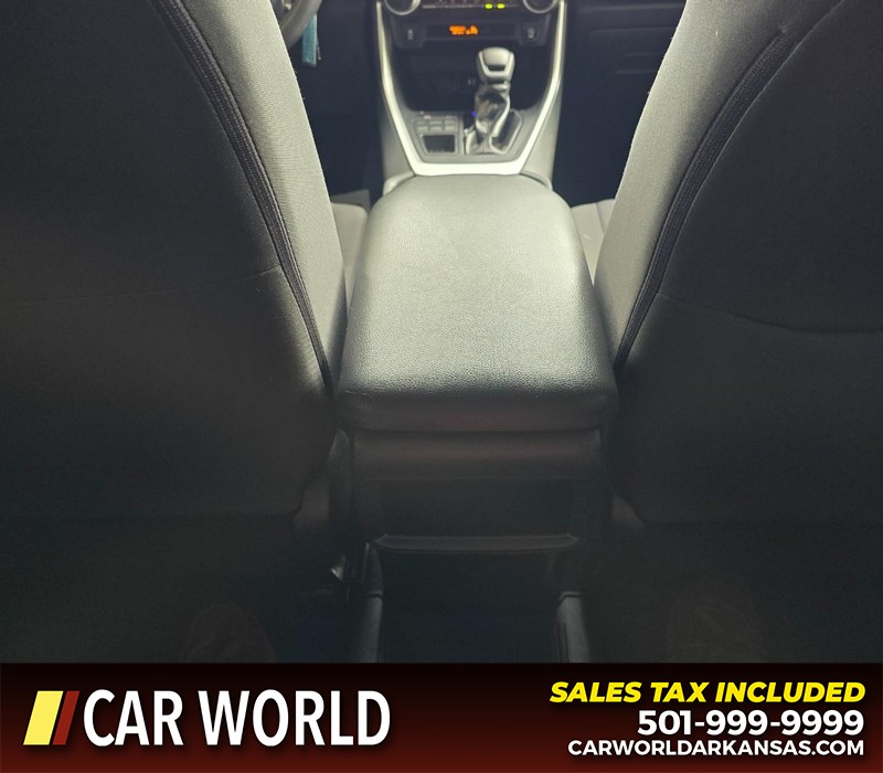 Toyota RAV4 Vehicle Full-screen Gallery Image 19