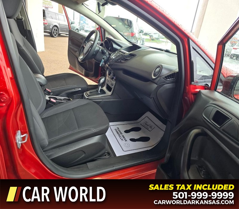 Ford Fiesta Vehicle Full-screen Gallery Image 11