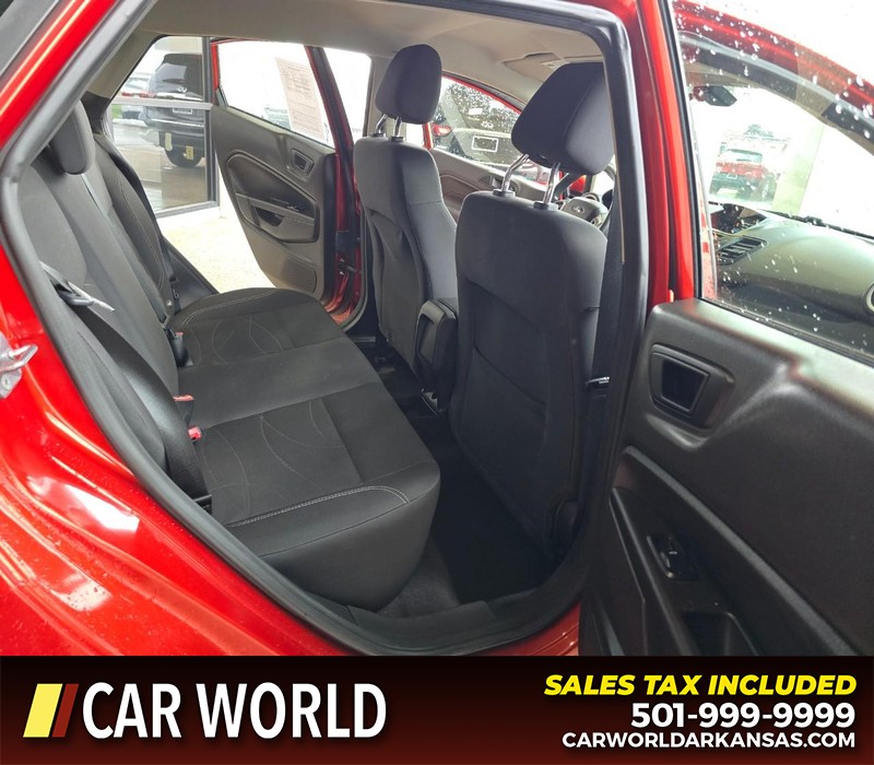 Ford Fiesta Vehicle Full-screen Gallery Image 12