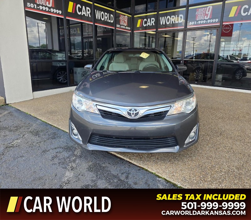 Toyota Camry Vehicle Full-screen Gallery Image 2