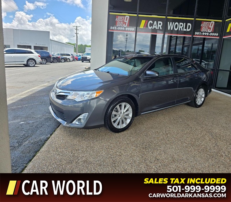 Toyota Camry Vehicle Full-screen Gallery Image 3