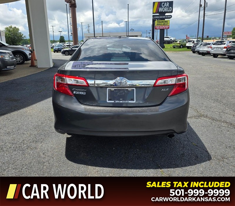 Toyota Camry Vehicle Full-screen Gallery Image 5