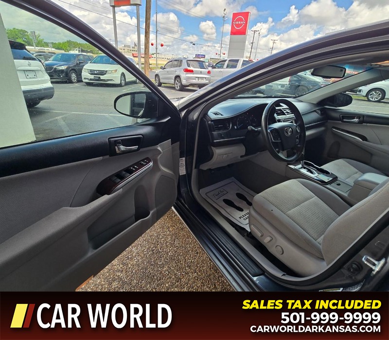 Toyota Camry Vehicle Full-screen Gallery Image 7