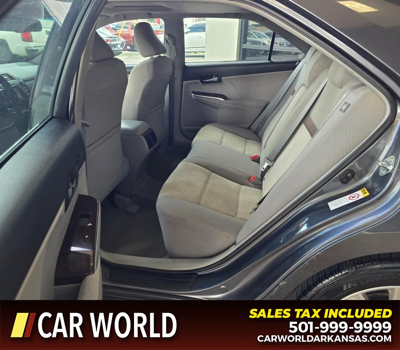 Toyota Camry Vehicle Full-screen Gallery Image 10