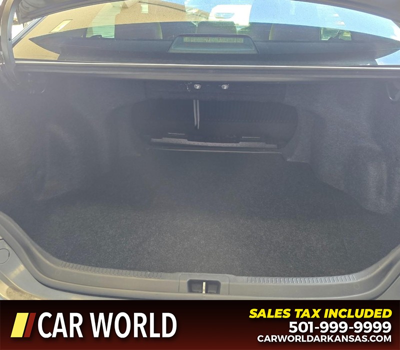 Toyota Camry Vehicle Full-screen Gallery Image 13