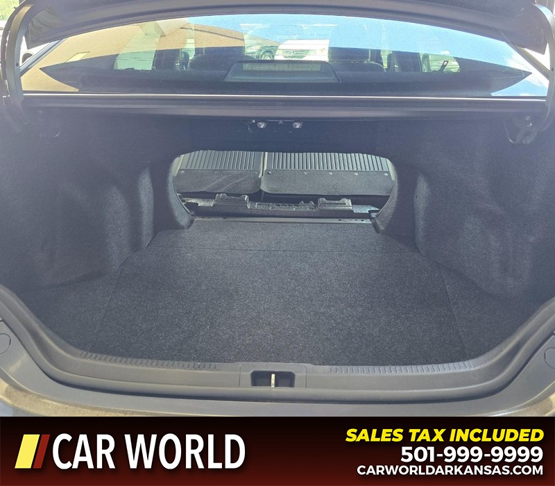 Toyota Camry Vehicle Full-screen Gallery Image 14