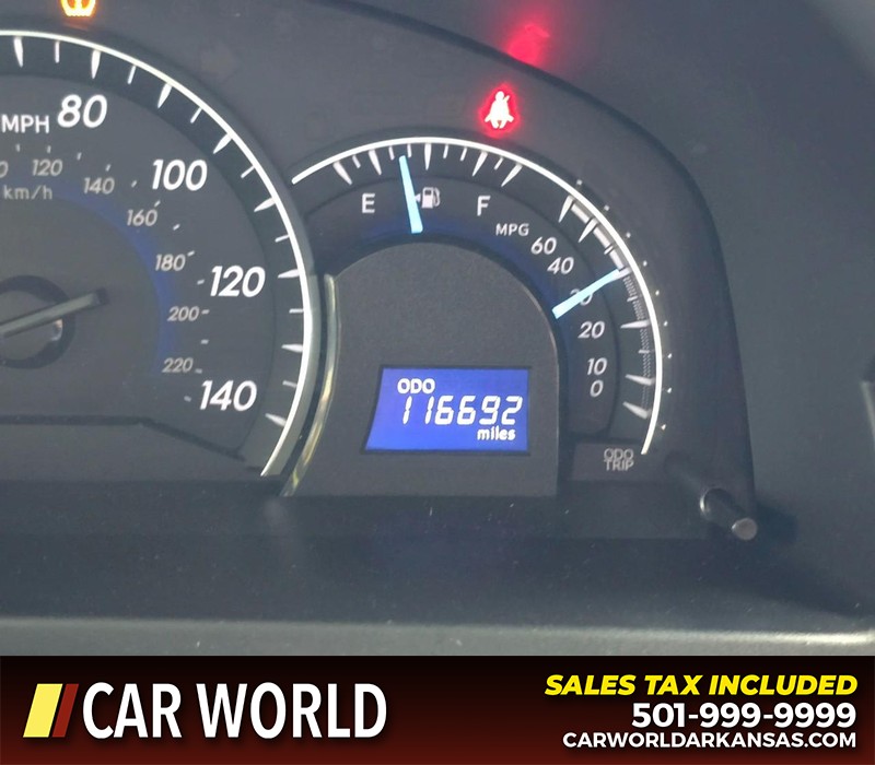 Toyota Camry Vehicle Full-screen Gallery Image 16