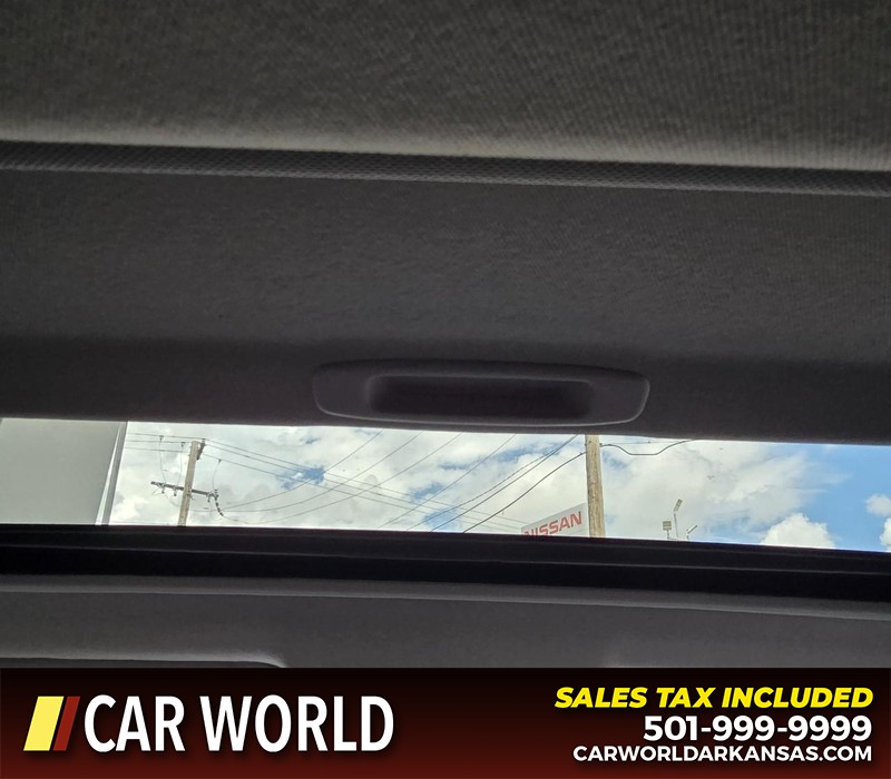 Toyota Camry Vehicle Full-screen Gallery Image 21