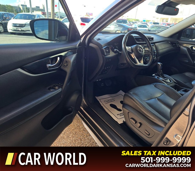 Nissan Rogue Vehicle Full-screen Gallery Image 7