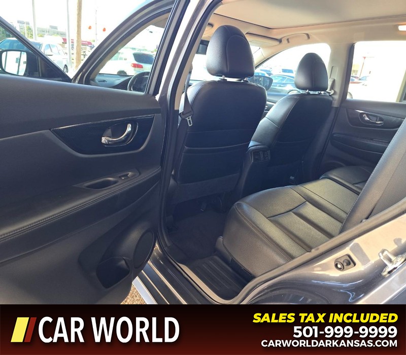 Nissan Rogue Vehicle Full-screen Gallery Image 9