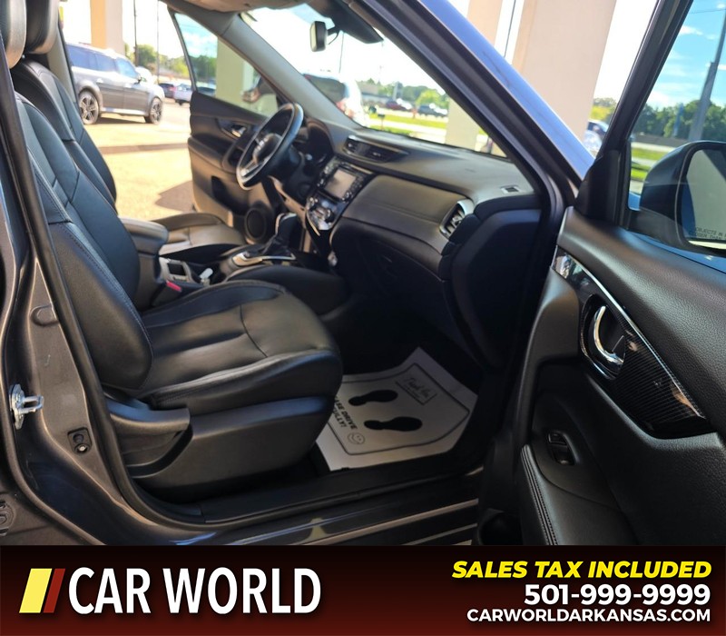 Nissan Rogue Vehicle Full-screen Gallery Image 11