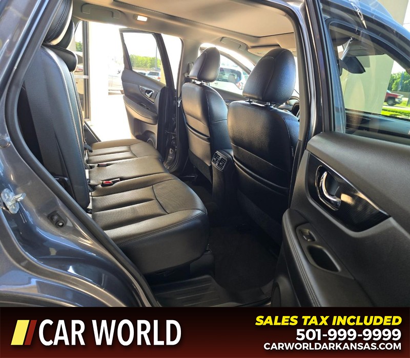 Nissan Rogue Vehicle Full-screen Gallery Image 12
