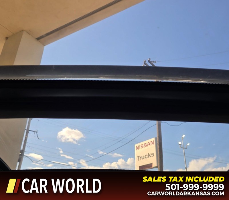 Nissan Rogue Vehicle Full-screen Gallery Image 19