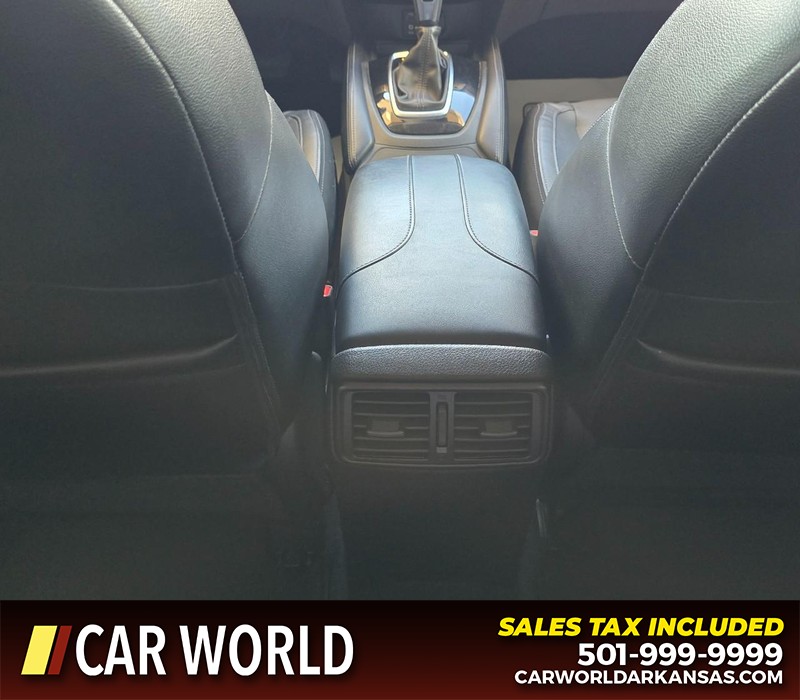 Nissan Rogue Vehicle Full-screen Gallery Image 20