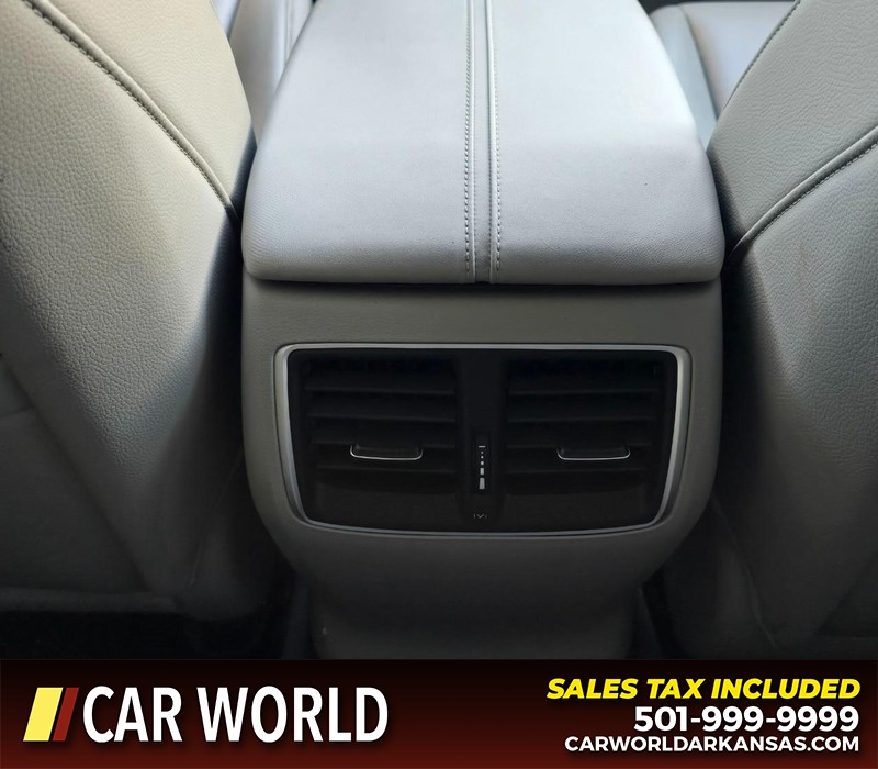 Acura TLX Vehicle Full-screen Gallery Image 19