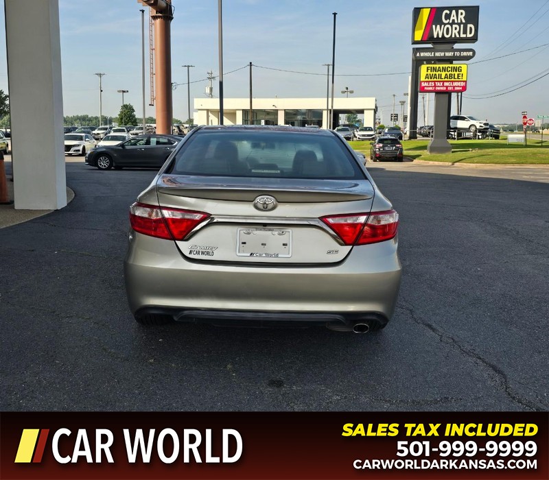 Toyota Camry Vehicle Full-screen Gallery Image 5