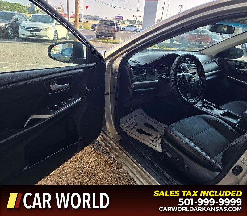 Toyota Camry Vehicle Full-screen Gallery Image 7