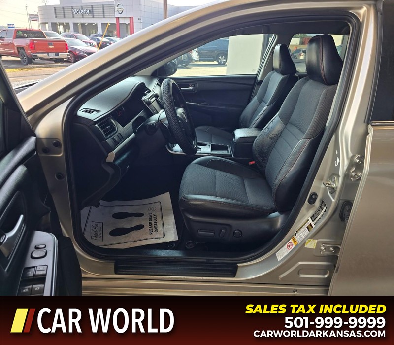 Toyota Camry Vehicle Full-screen Gallery Image 8