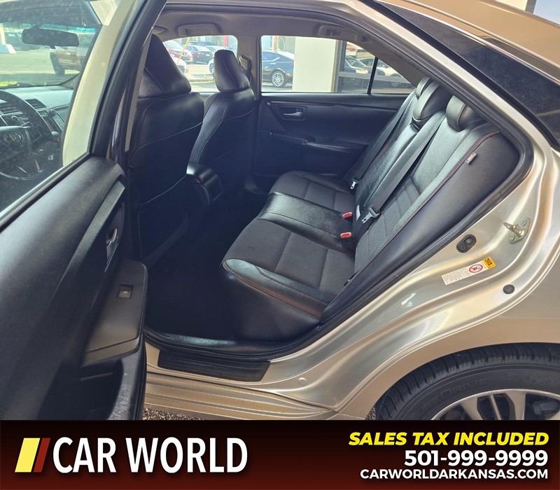 Toyota Camry Vehicle Full-screen Gallery Image 10
