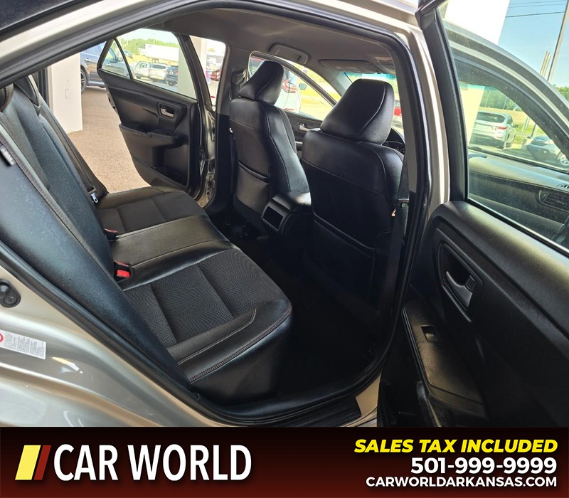 Toyota Camry Vehicle Full-screen Gallery Image 12