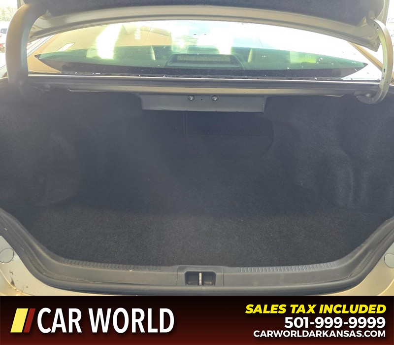 Toyota Camry Vehicle Full-screen Gallery Image 13