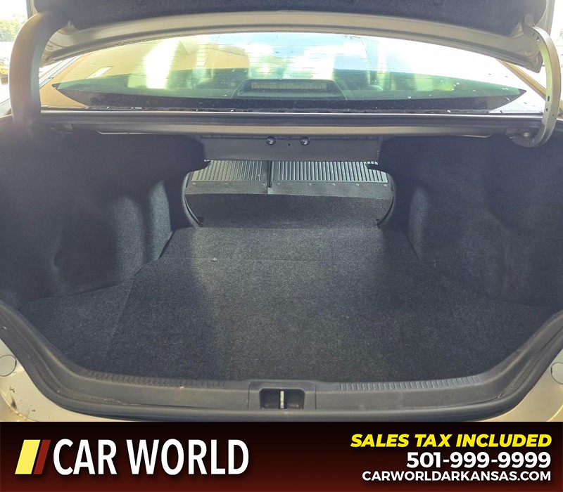 Toyota Camry Vehicle Full-screen Gallery Image 14