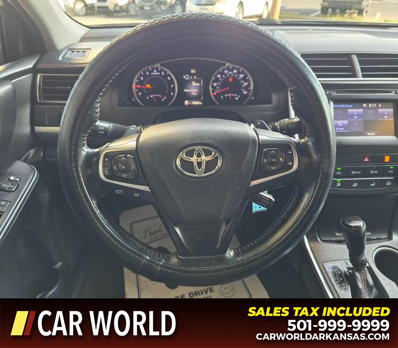 Toyota Camry Vehicle Full-screen Gallery Image 15