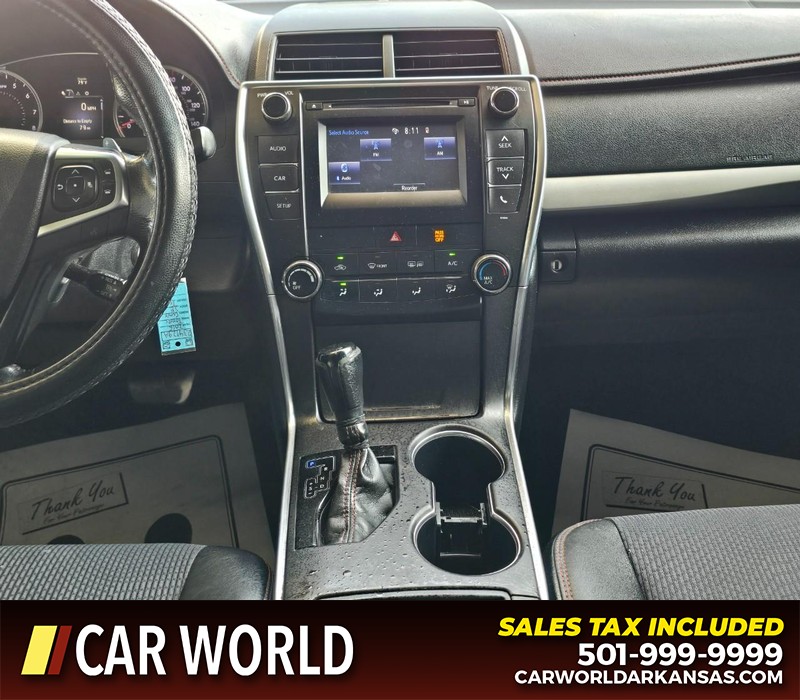 Toyota Camry Vehicle Full-screen Gallery Image 18