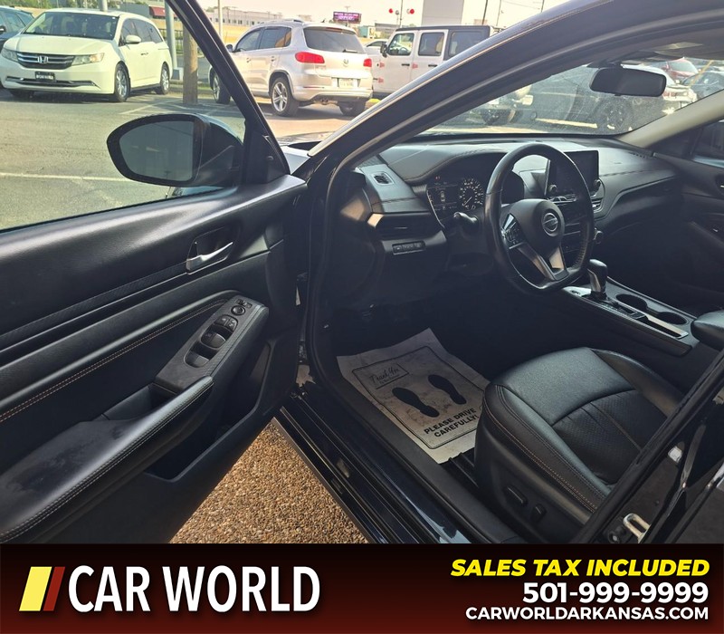 Nissan Altima Vehicle Full-screen Gallery Image 7