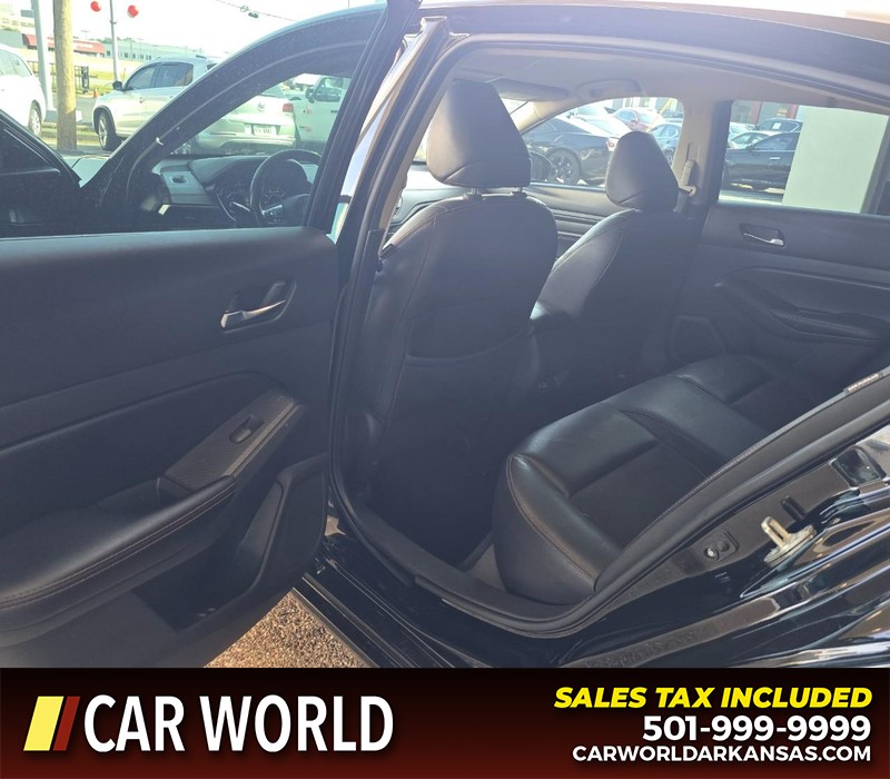 Nissan Altima Vehicle Full-screen Gallery Image 9