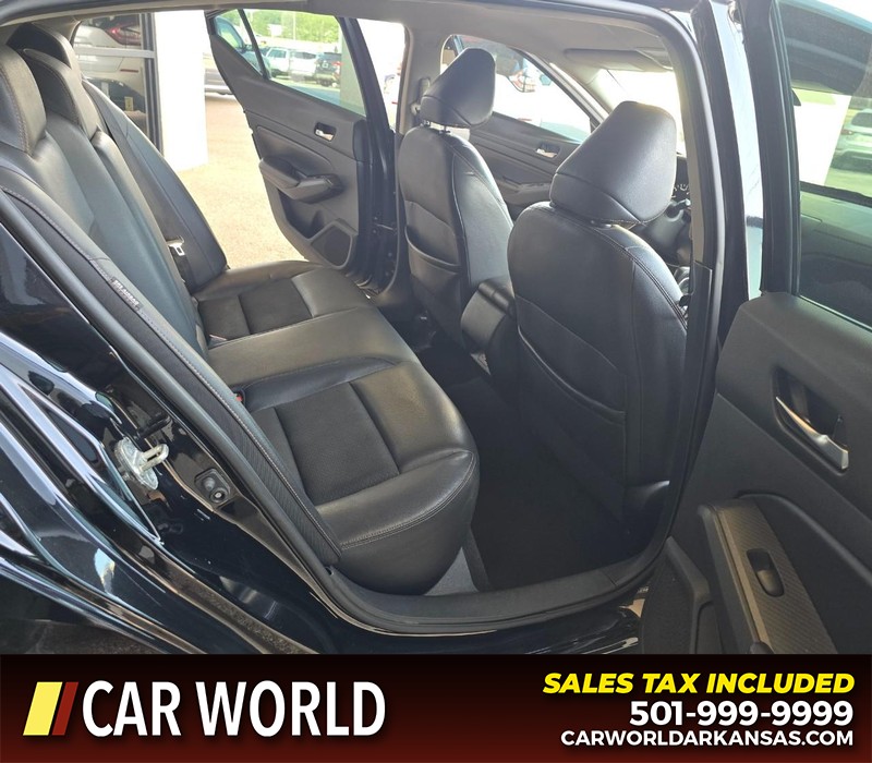 Nissan Altima Vehicle Full-screen Gallery Image 12
