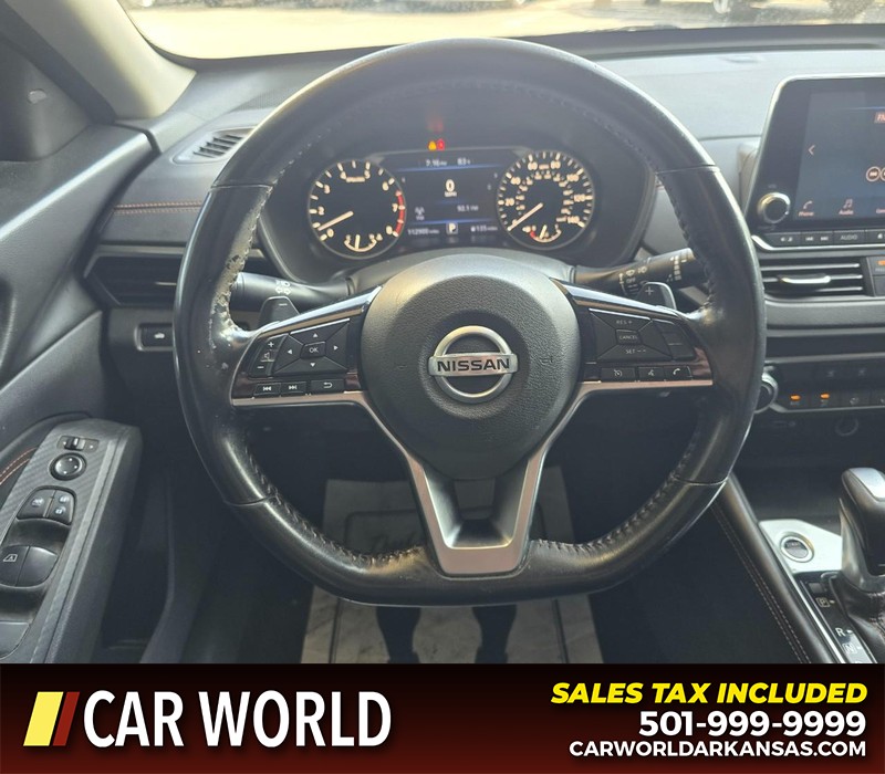 Nissan Altima Vehicle Full-screen Gallery Image 14