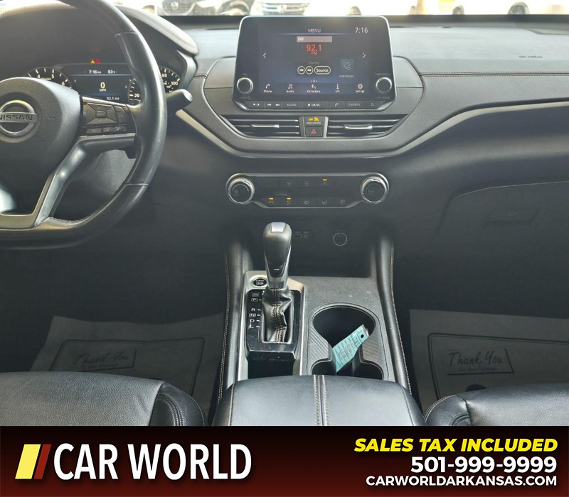 Nissan Altima Vehicle Full-screen Gallery Image 17