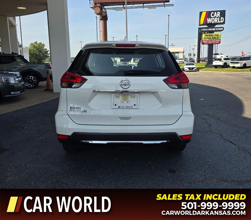 Nissan Rogue Vehicle Full-screen Gallery Image 5