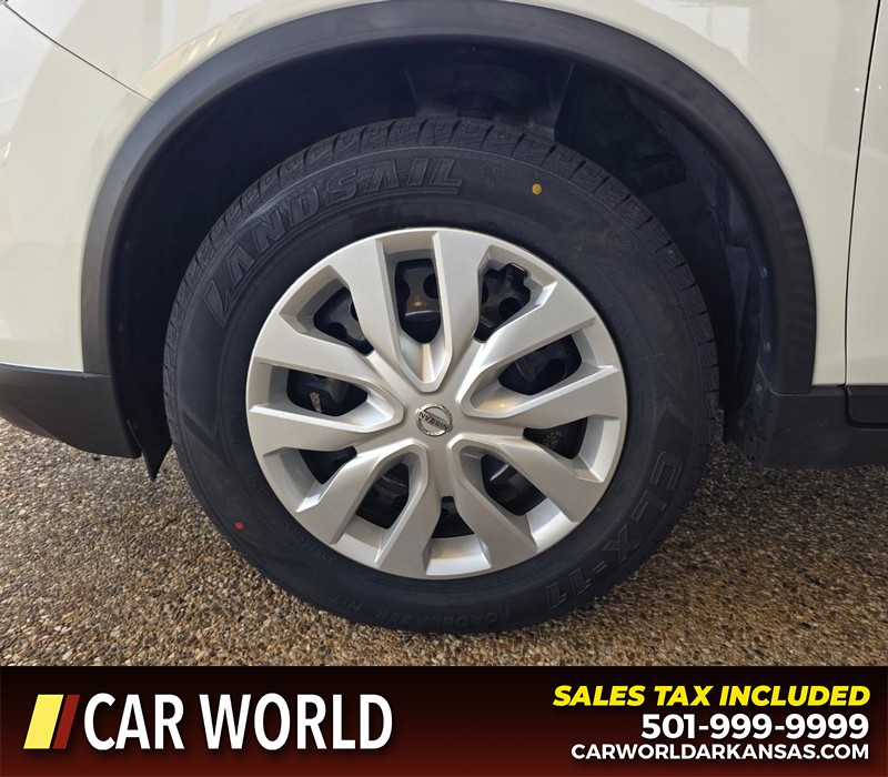 Nissan Rogue Vehicle Full-screen Gallery Image 6