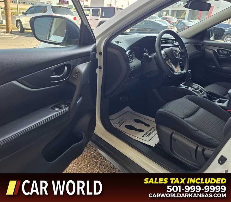 Nissan Rogue Vehicle Full-screen Gallery Image 7